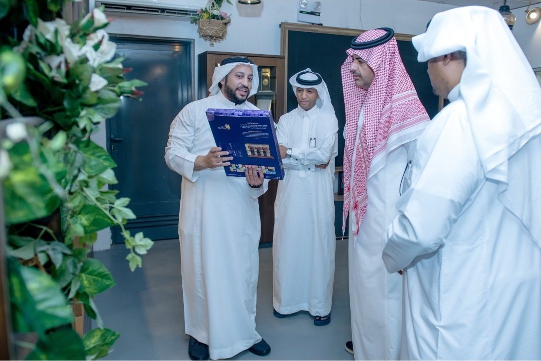 زيارة الأستاذ إبراهيم الناصر الرئيس التنفيذي لشركة الحرف السعودية لمصنع هدية المدينة